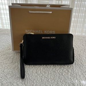 Brand new Authentic Michael Kors jet set travel wristlet wallet